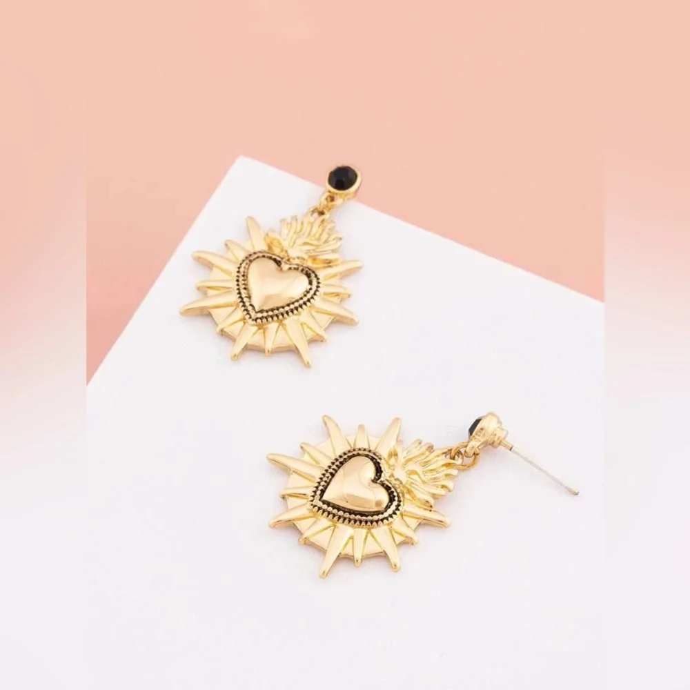 ⚜️🖤 Heart Decor Drop Earrings 🖤⚜️ Brand New - Picture 2 of 10